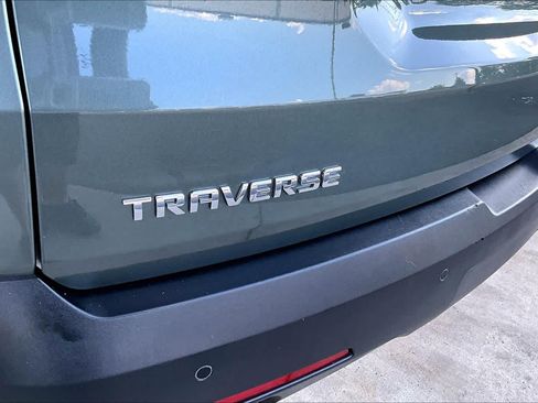 Used 2022 Chevrolet Traverse LT FWD image 30