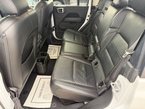 Used 2022 Jeep Gladiator Overland w/ Popular Equipment Package image 5
