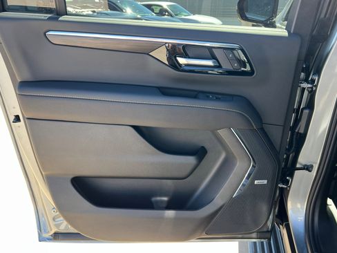 New 2026 Chevrolet Suburban Premier image 19