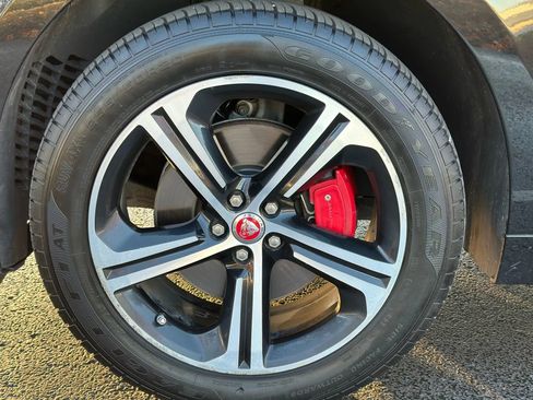 Used 2018 Jaguar F-PACE S image 32