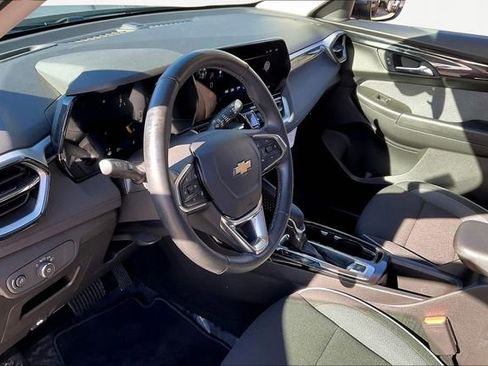 Used 2024 Chevrolet TrailBlazer LT w/ LT Cold Weather Package image 12