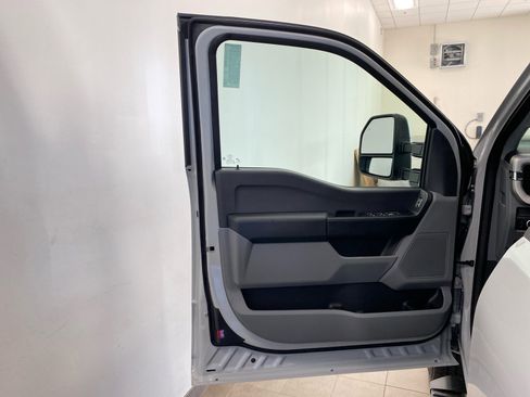 New 2026 Ford F250 XL w/ XL Chrome Package image 9