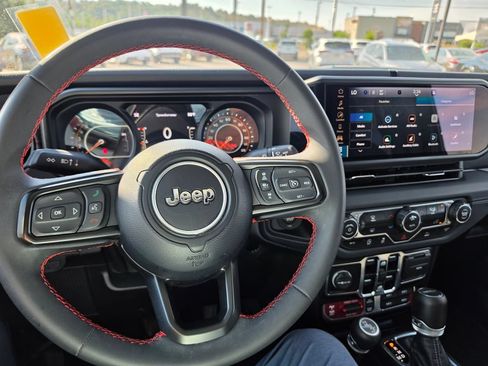 Used 2024 Jeep Gladiator Rubicon w/ Steel Bumper Group AWD/4WD image 15
