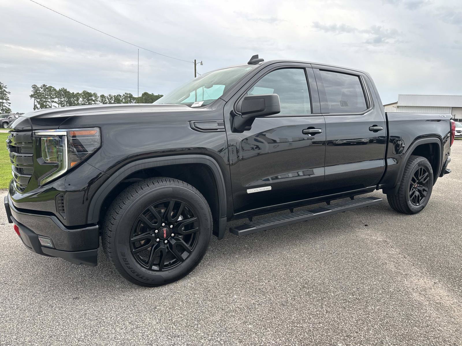 Used 2024 GMC Sierra 1500 Elevation AWD/4WD image 8