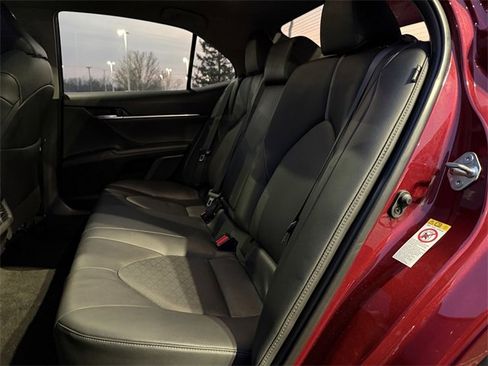 Used 2018 Toyota Camry XSE image 15