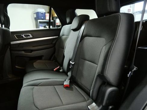 Used 2018 Ford Explorer XLT AWD/4WD image 12