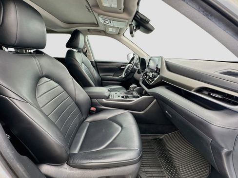 Used 2020 Toyota Highlander XLE AWD/4WD image 21