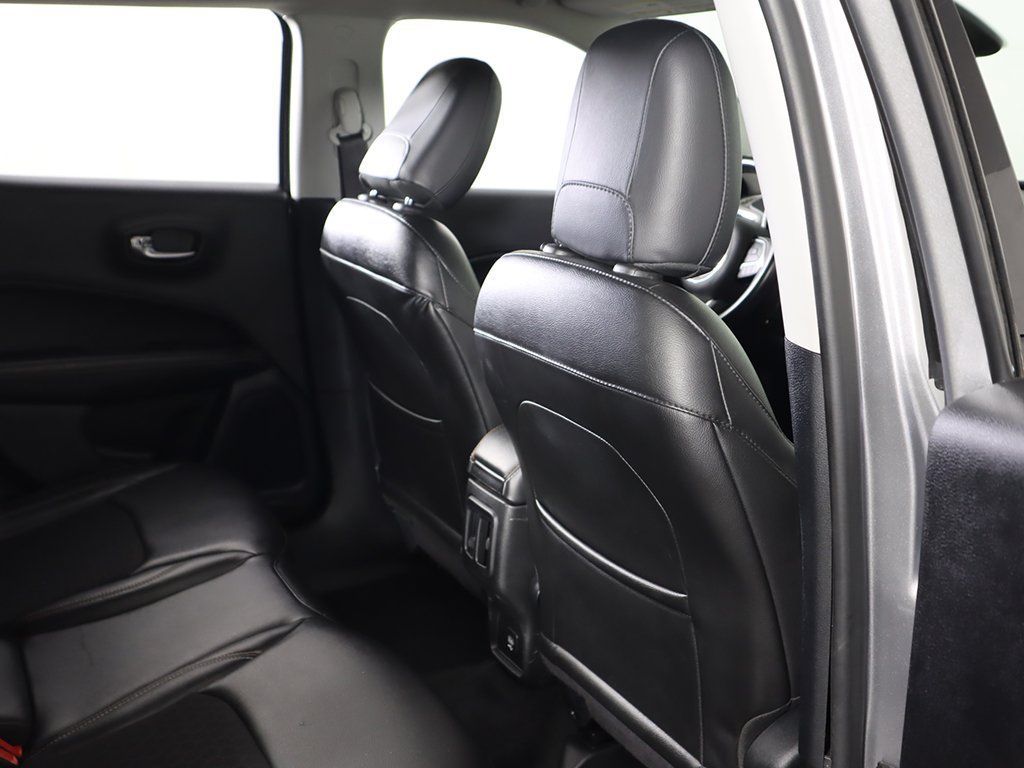 Used 2018 Jeep Compass Latitude AWD/4WD image 24