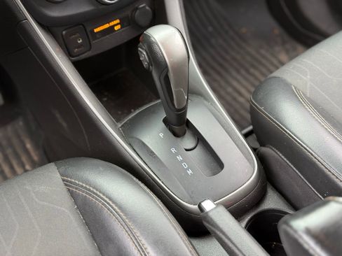 Used 2018 Chevrolet Trax LT w/ LT Convenience Package FWD image 17