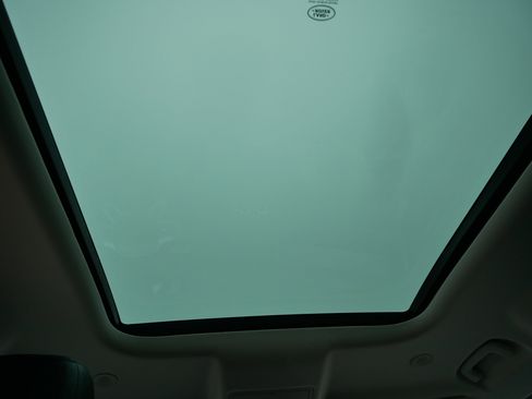 Used 2020 Land Rover Defender 110 SE image 18