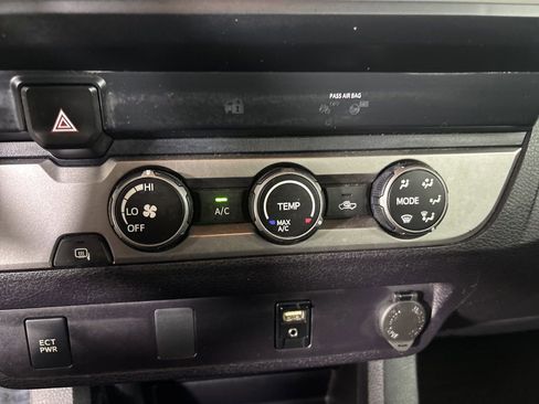 Used 2019 Toyota Tacoma SR image 17