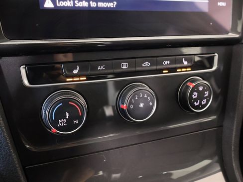 Used 2019 Volkswagen Golf SE w/ Driver Assistance Package image 7