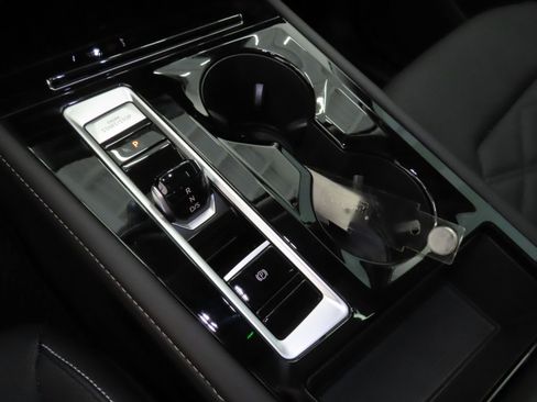 New 2025 Volkswagen Atlas SE image 17