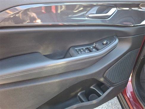 Used 2023 Jeep Grand Cherokee Altitude image 12