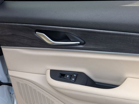 Used 2023 Jeep Grand Cherokee L Limited image 33