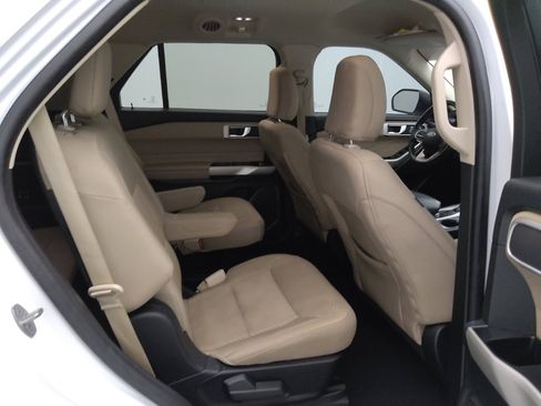 Used 2022 Ford Explorer XLT AWD/4WD image 19