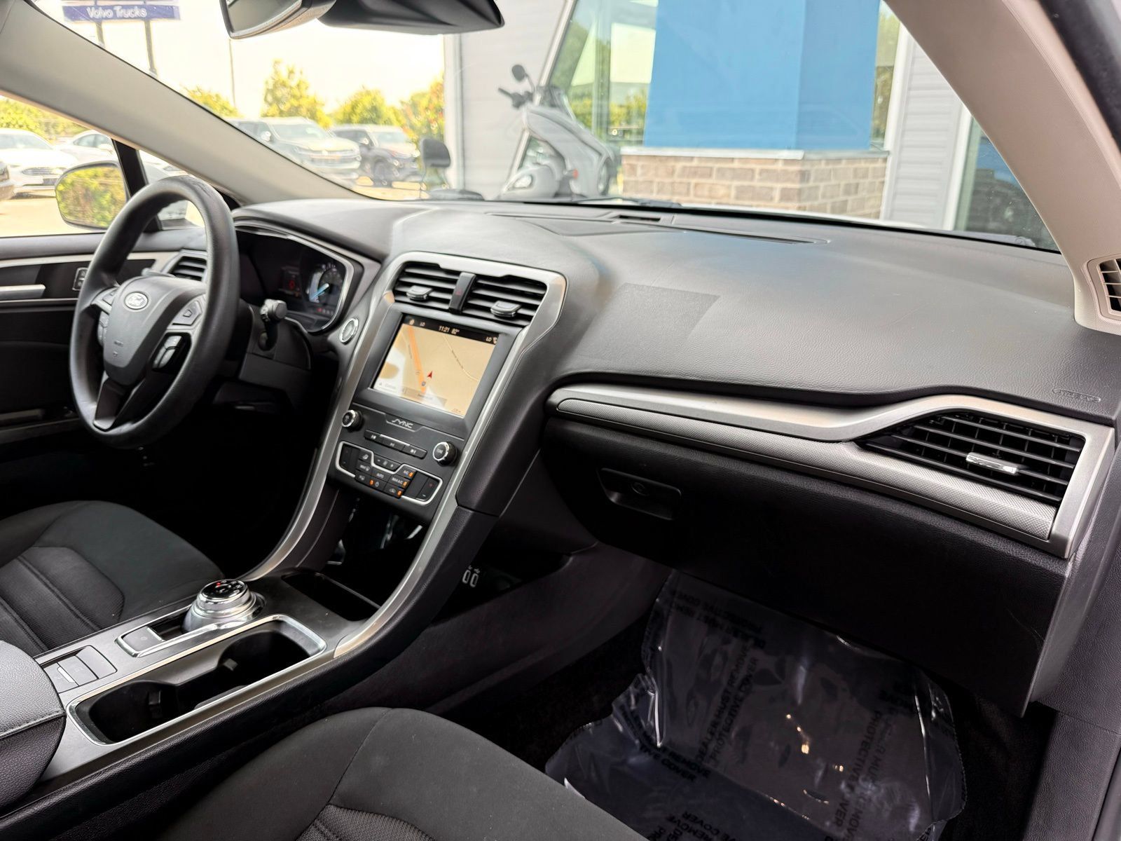 Used 2019 Ford Fusion SE FWD image 20