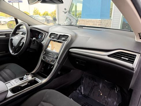 Used 2019 Ford Fusion SE FWD image 20