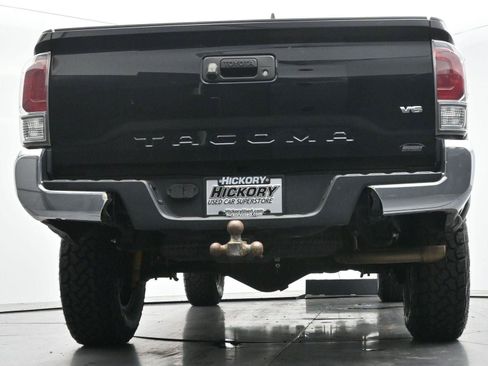 Used 2020 Toyota Tacoma TRD Off-Road AWD/4WD image 48