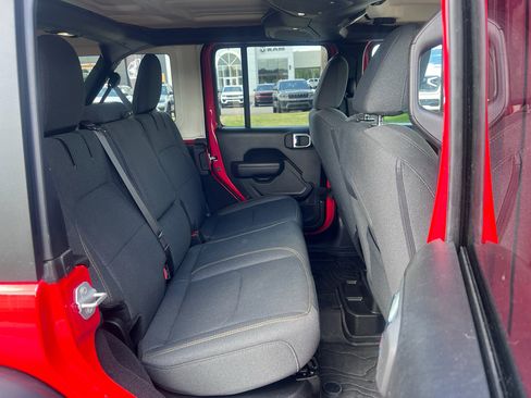Used 2025 Jeep Wrangler Willys image 14