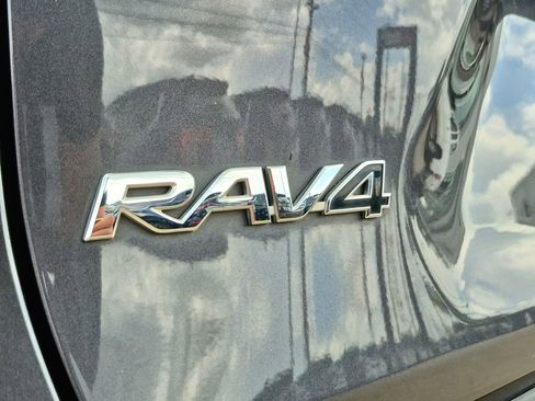 Used 2022 Toyota RAV4 LE AWD/4WD image 13