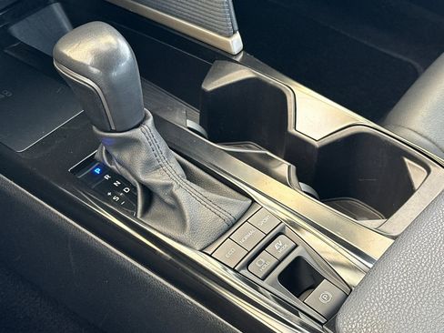 Used 2025 Toyota Camry SE image 20