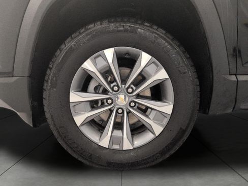 Used 2025 Chevrolet Equinox LT AWD/4WD image 4