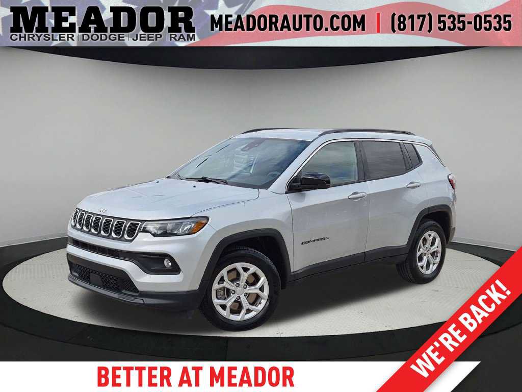 Used 2024 Jeep Compass Latitude AWD/4WD image 1