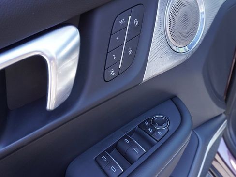 Used 2025 Buick Enclave Avenir w/ Super Cruise Package FWD image 18