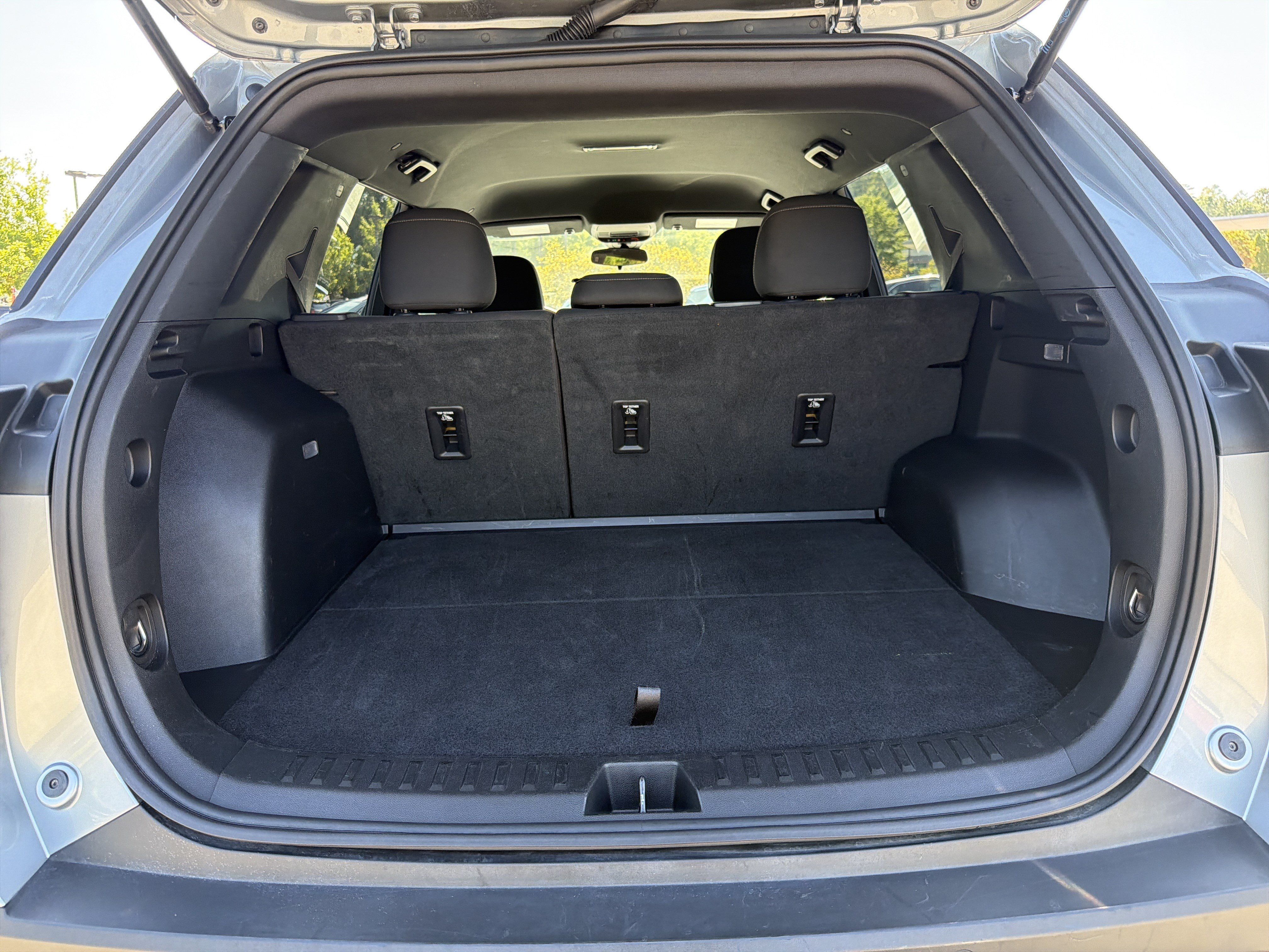 Used 2025 Chevrolet Equinox LT AWD/4WD image 29