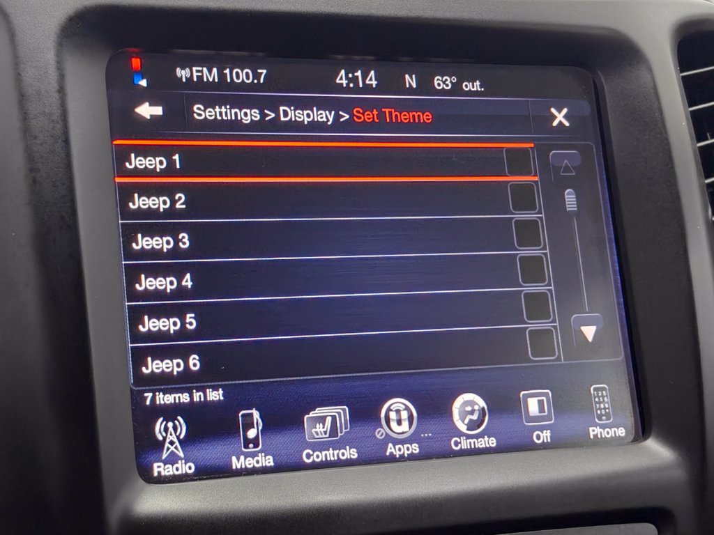 Used 2017 Jeep Cherokee Latitude w/ Cold Weather Group AWD/4WD image 39