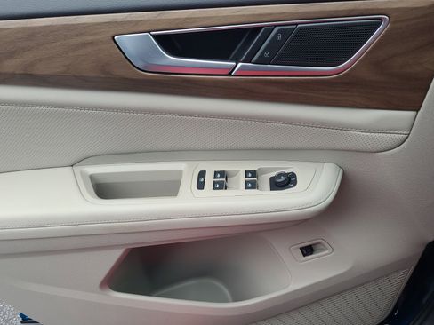 Used 2025 Volkswagen Atlas SE image 25