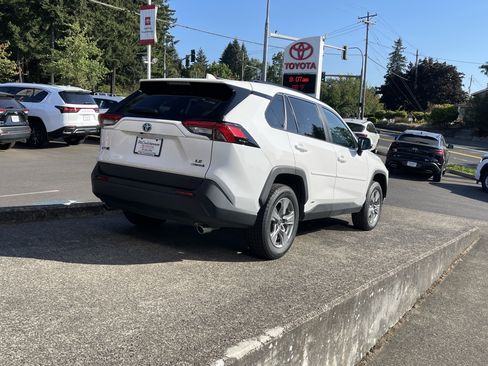 Certified 2024 Toyota RAV4 LE AWD/4WD image 7