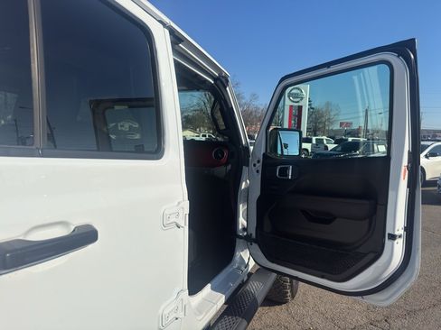 Used 2021 Jeep Gladiator Rubicon image 20