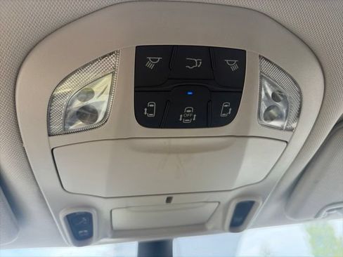 Used 2024 Chrysler Pacifica Limited w/ Trailer Tow Group FWD image 25