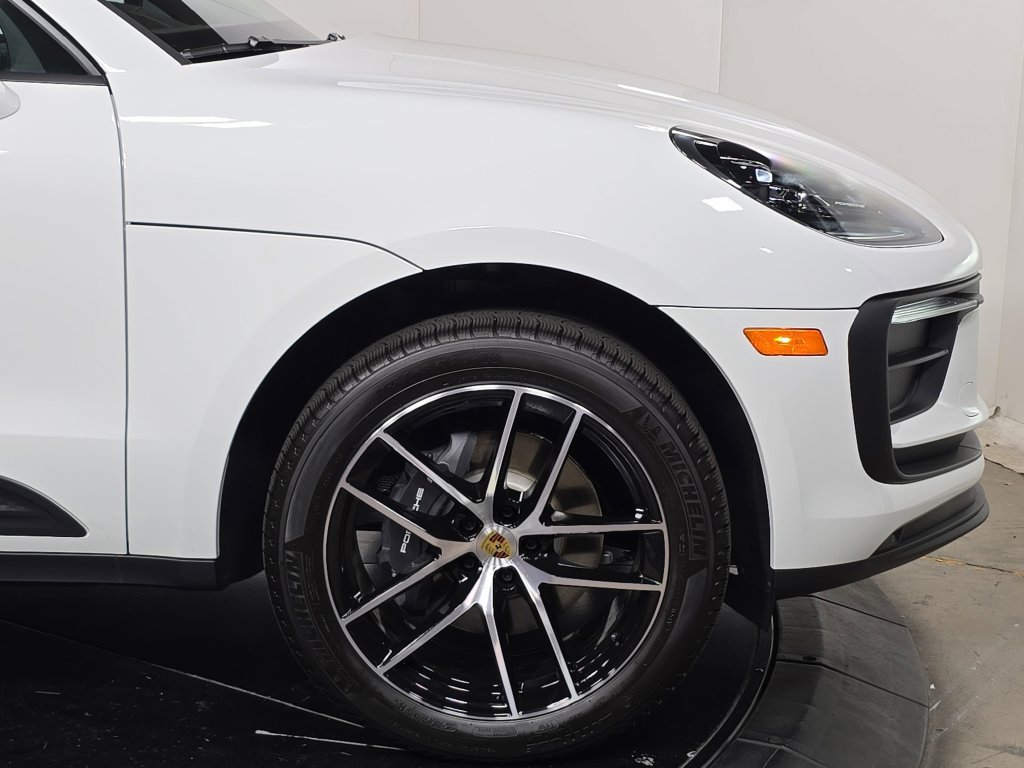 Certified 2026 Porsche Macan AWD/4WD image 11
