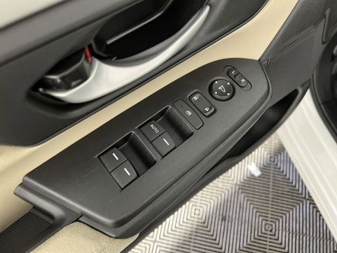 Used 2018 Honda CR-V LX image 15