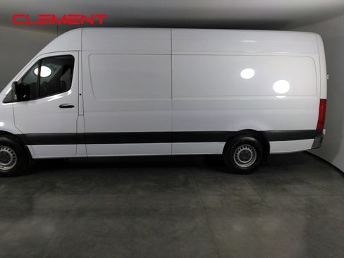 Used 2023 Mercedes-Benz Sprinter 2500 image 8