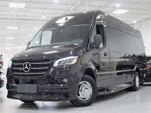 Used 2024 Mercedes-Benz Sprinter 3500 image 6