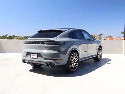 New 2026 Porsche Cayenne Coupe AWD/4WD image 9