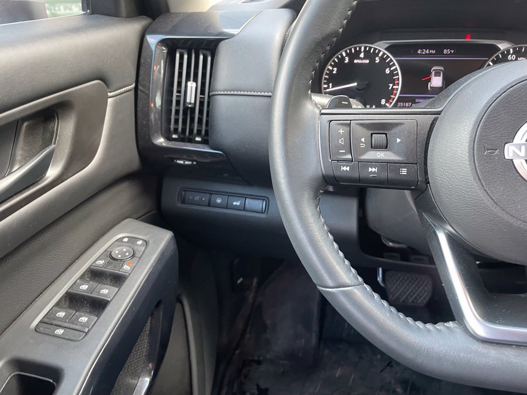 Certified 2025 Nissan Pathfinder SV FWD image 12
