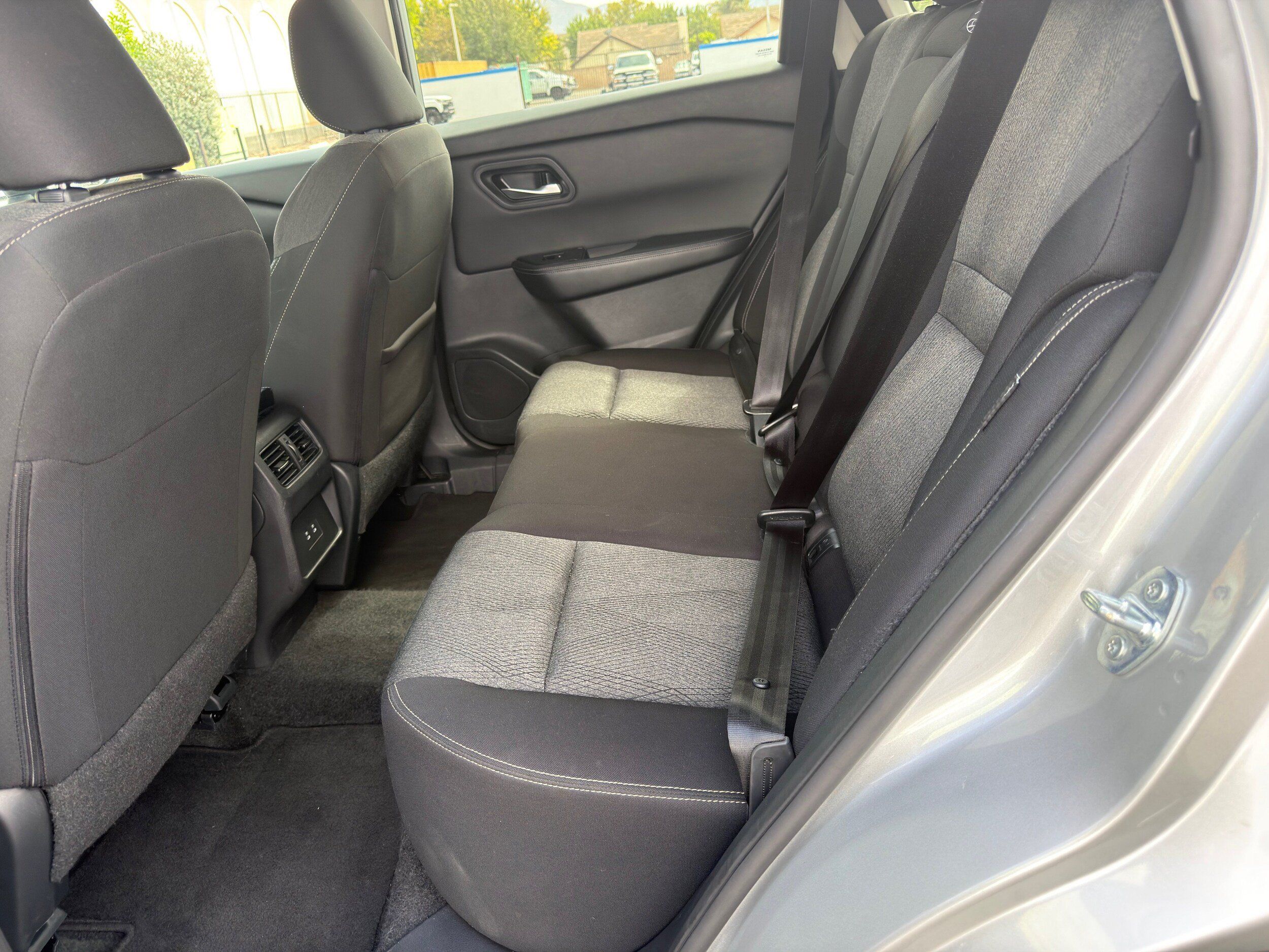 Used 2024 Nissan Rogue SV AWD/4WD image 17