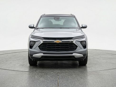 Used 2025 Chevrolet TrailBlazer LT AWD/4WD image 2