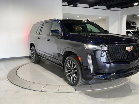 Used 2022 Cadillac Escalade ESV Sport w/ Touring Package AWD/4WD image 5