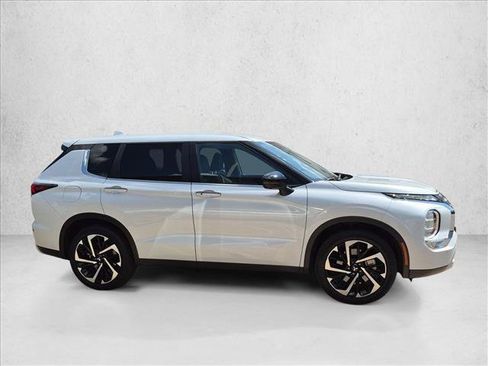 Used 2024 Mitsubishi Outlander SE FWD image 4