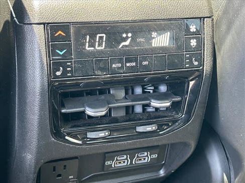 Used 2021 Jeep Grand Cherokee L Limited AWD/4WD image 12