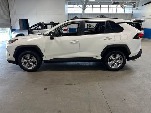 Used 2022 Toyota RAV4 LE AWD/4WD image 6