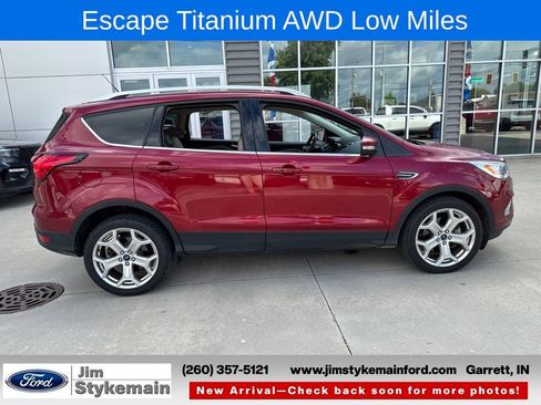 Used 2019 Ford Escape Titanium AWD/4WD image 3