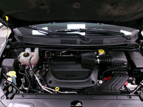 Used 2024 Chrysler Pacifica Touring-L FWD image 20