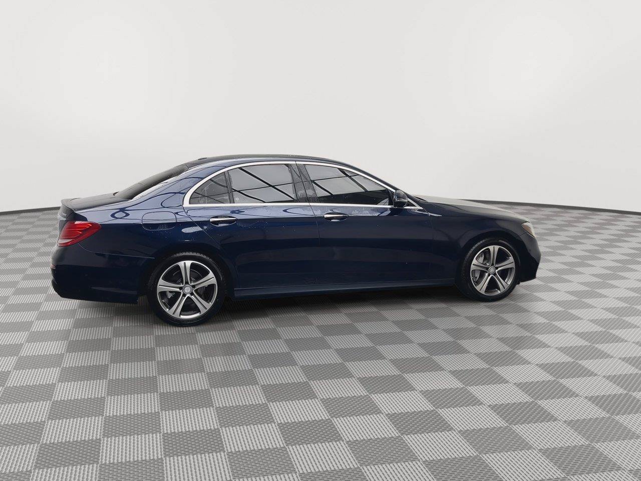 Used 2017 Mercedes-Benz E 300 4MATIC image 39